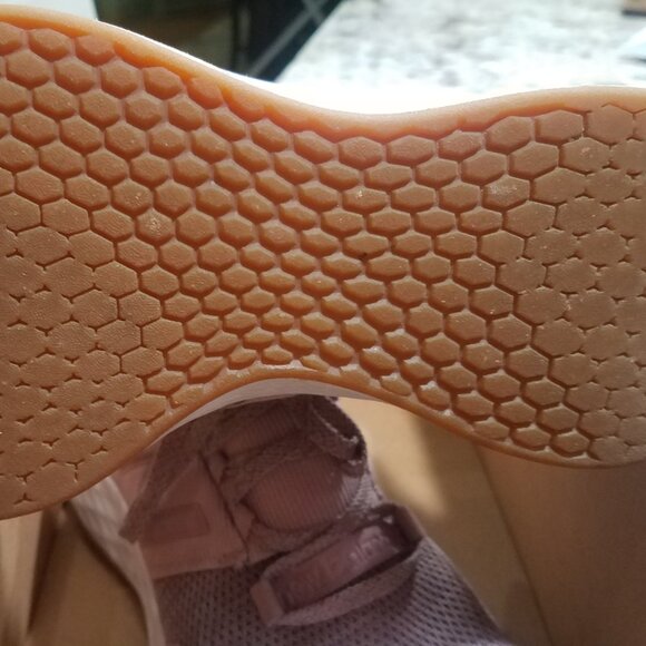 New Balance - Picture 2 of 2